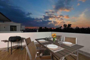 Big Lucky home in Laguna park